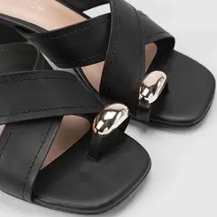 Tamanco Feminino Penélope Tiras Cruzadas Detalhe Bold Preto
