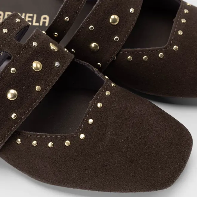 Mule Feminino Gabriela Camurça Tachas Marrom