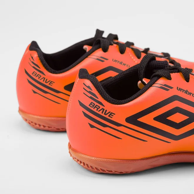 Chuteira Infantil Umbro Brave Laranja & Preto