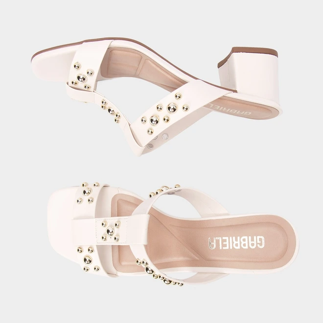 Tamanco Feminino Gabriela Salto Médio Bloco Detalhe Esferas Off White