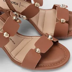 Sandália Feminina Dakota Salto Médio Bloco Detalhe Metalizado Caramelo