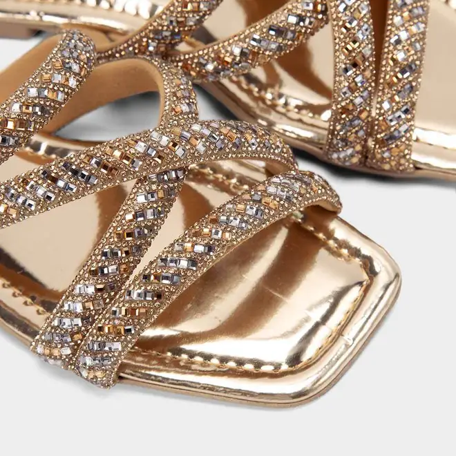 Rasteira Feminina Gabriela Multitiras Detalhe Strass Ouro