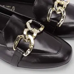Mocassim Feminino Gabriela Enfeite De Corrente Preto