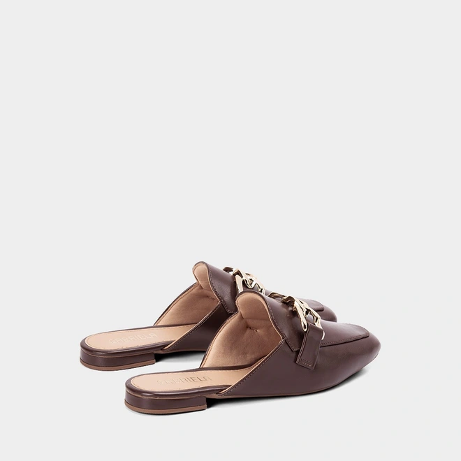 Mule Feminino Gabriela Detalhe Corrente Marrom