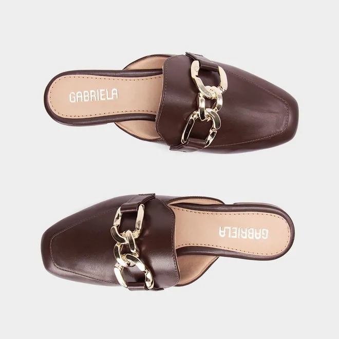 Mule Feminino Gabriela Detalhe Corrente Marrom