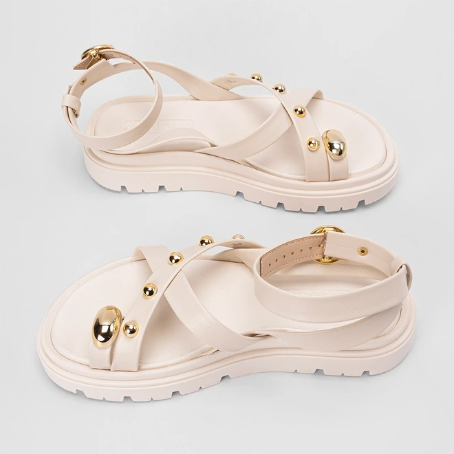 Sandália Feminina Moleca Detalhe Tachas Esferas & Bold Off White