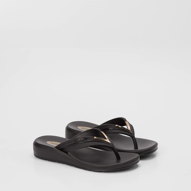 Tamanco Feminino Azaleia Cloe Detalhe Metalizado Em V Preto