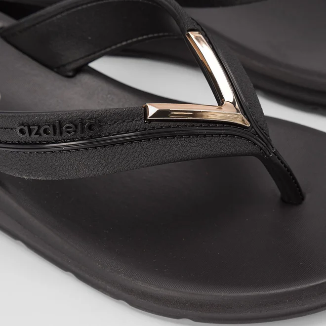 Tamanco Feminino Azaleia Cloe Detalhe Metalizado Em V Preto