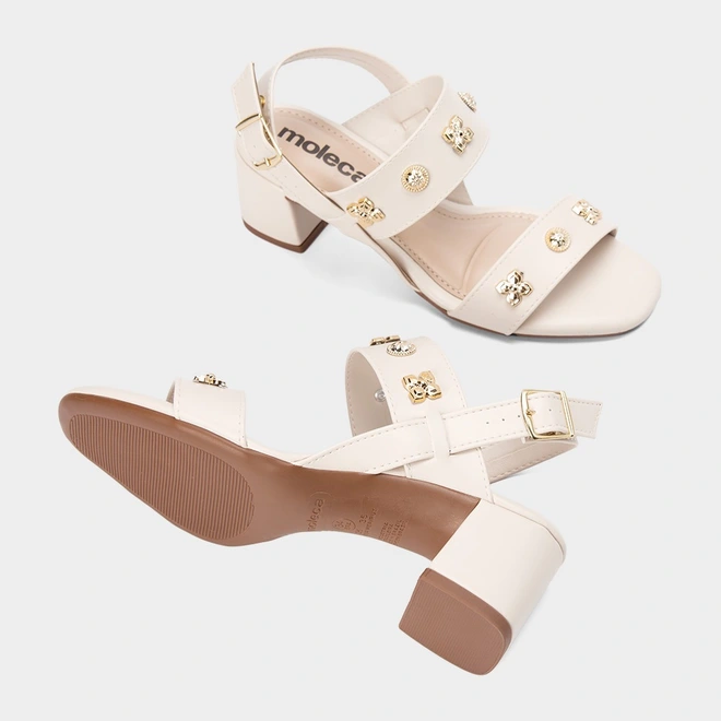 Sandália Feminina Moleca Salto Bloco Médio Tachas Flor Off White
