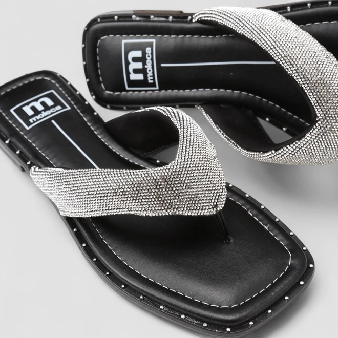 Rasteira Feminina Moleca Strass & Rebite Preta