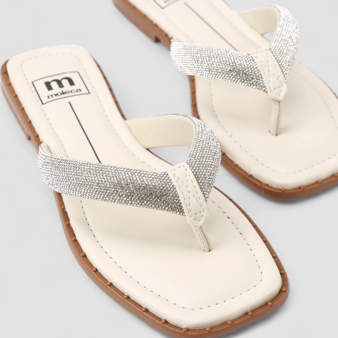 Rasteira Feminina Moleca Strass & Rebite Off White