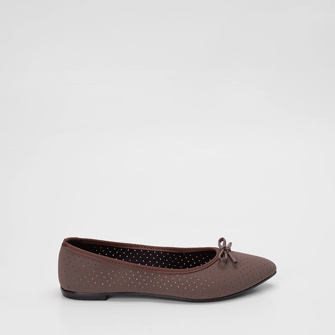 Sapatilha Feminina Moleca Detalhe Perfuros Marrom