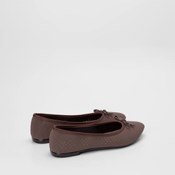 Sapatilha Feminina Moleca Detalhe Perfuros Marrom