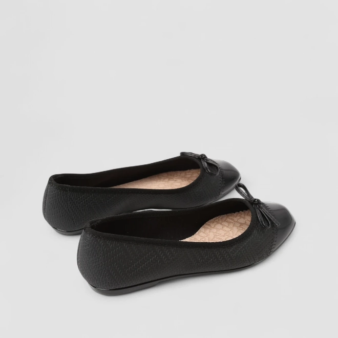 Sapatilha Feminina Moleca Verniz Laço Textura Preto
