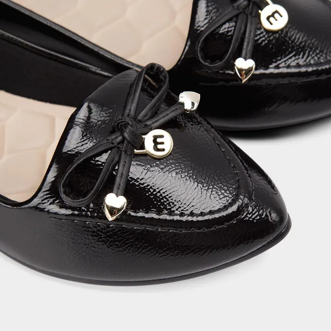 Sapatilha Feminina Moleca Detalhe Laço Corações Preto