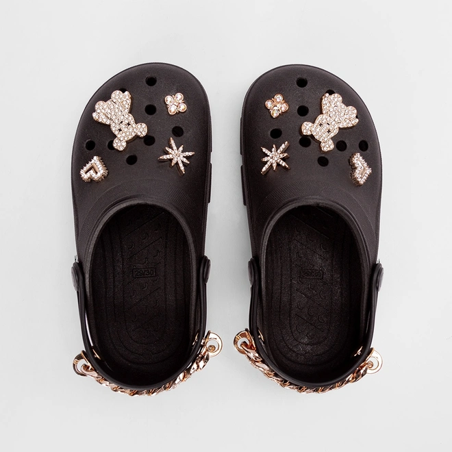 Babuche Infantil Luelua Detalhe Pingentes & Corrente Preto