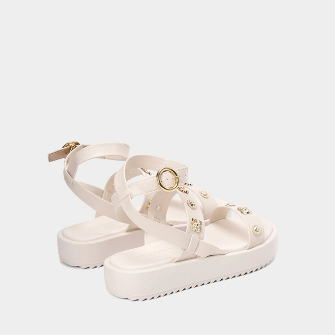 Sandália Feminina Moleca Flatform Tratorada Com Aplicações Em Flor Off White