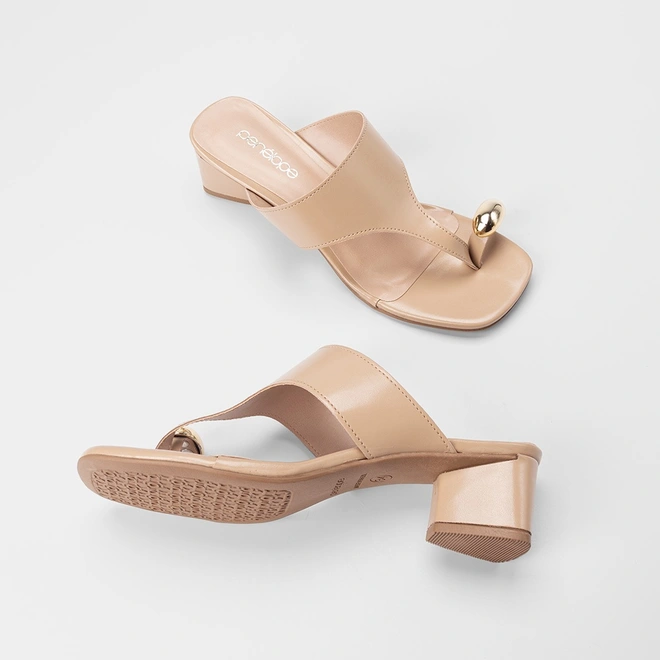 Tamanco Feminino Penélope Salto Geométrico Detalhe Bold Bege