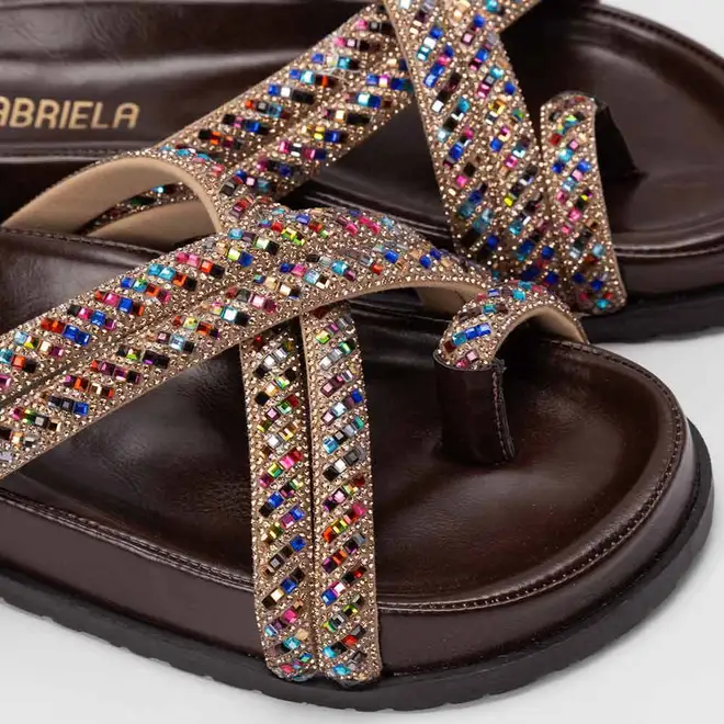 Tamanco Rasteiro Feminino Gabriela Tiras Cruzada Strass Marrom