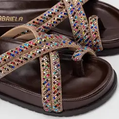 Tamanco Rasteiro Feminino Gabriela Tiras Cruzada Strass Marrom