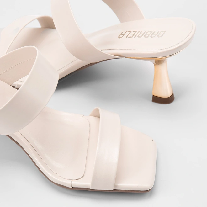 Tamanco Feminino Gabriela Salto Estilizado Dourado Off White
