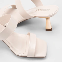Tamanco Feminino Gabriela Salto Estilizado Dourado Off White