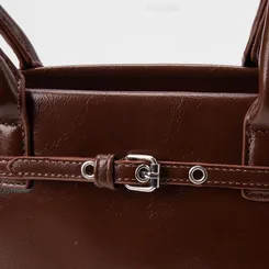 Bolsa Baguete Gabriela Grande Enfeite Fivela & Ilhós Marrom
