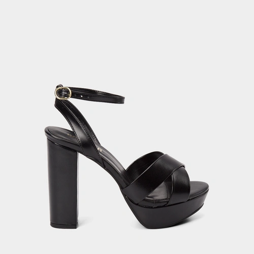 Sandália Faminina Gabriela Meia Pata Tira Com Recortes Preto