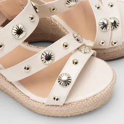 Sandália Feminina Gabriela Detalhe Tachas Ráfia Off White