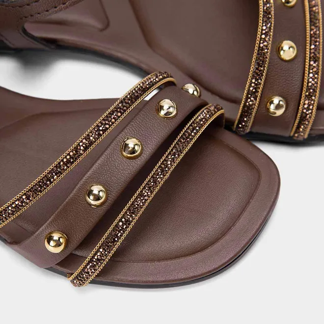 Sandália Infantil Molekinha Detalhe Tachas Esferas & Strass Marrom