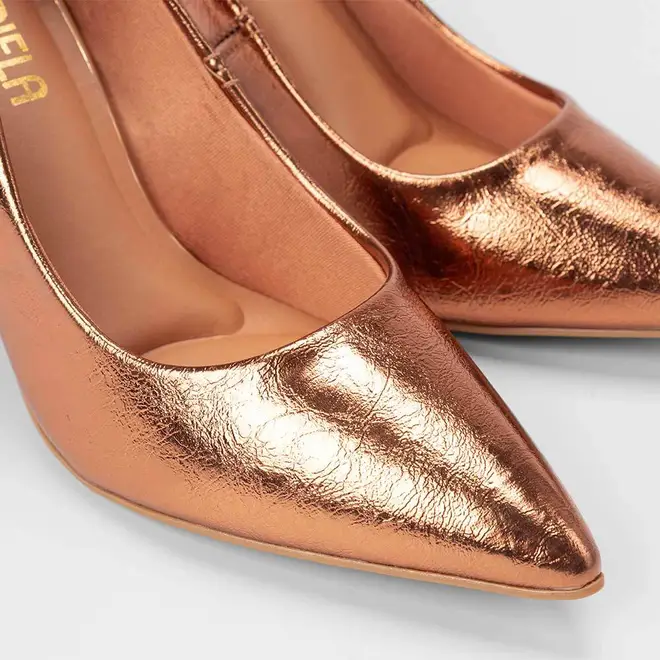 Scarpin Feminino Gabriela Salto Fino Espuma Amortecedora Metalizado Bronze