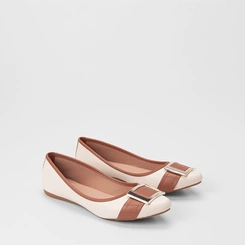 Sapatilha Feminina Penélope Enfeite Fivela Off White & Caramelo