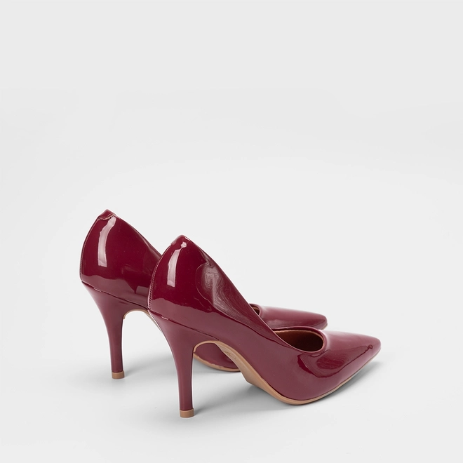 Scarpin Feminino Gabriela Salto Fino Espuma Amortecedora Verniz Vermelho