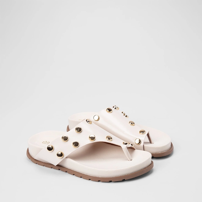 Tamanco Rasteiro Feminino Gabriela Detalhe Tachas Off White