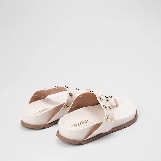 Tamanco Rasteiro Feminino Gabriela Detalhe Tachas Off White
