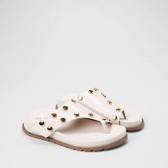 Tamanco Rasteiro Feminino Gabriela Detalhe Tachas Off White