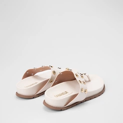 Tamanco Rasteiro Feminino Gabriela Detalhe Tachas Off White