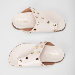 Tamanco Rasteiro Feminino Gabriela Detalhe Tachas Off White