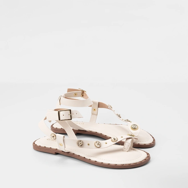 Sandália Rasteira Feminina Gabriela Detalhe Tachas Off White