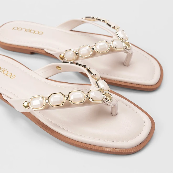 Rasteira Feminina Penélope Detalhe Pedraria Off White