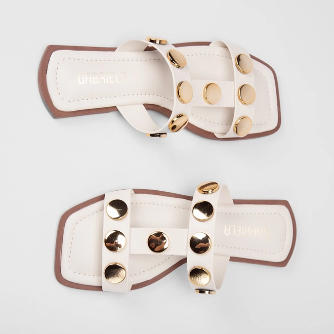 Rasteira Feminina Gabriela Detalhe Tachas Off White