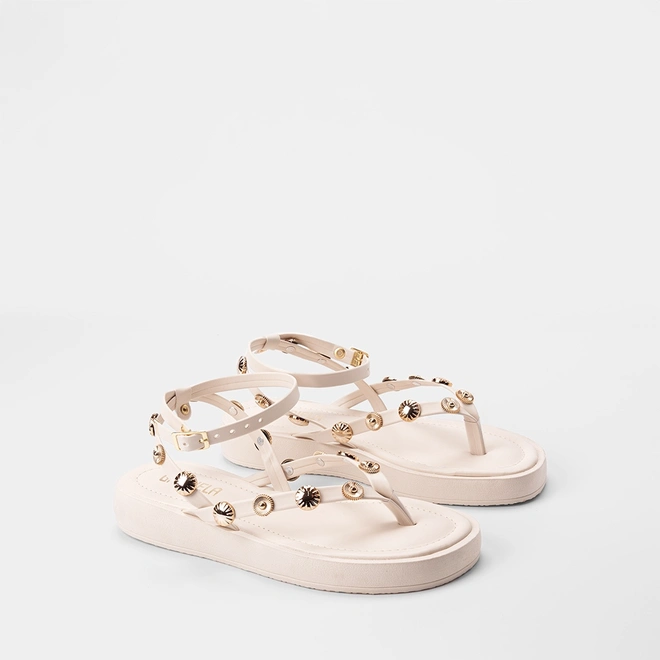 Sandália Feminina Gabriela Detalhe Tachas Decorativas Off White