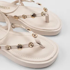 Sandália Feminina Gabriela Detalhe Tachas Decorativas Off White
