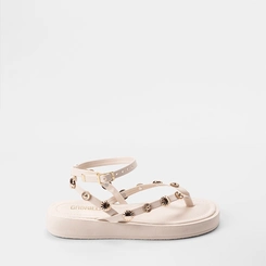 Sandália Feminina Gabriela Detalhe Tachas Decorativas Off White