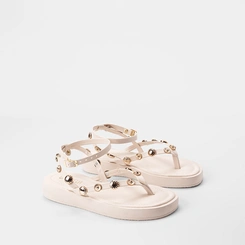 Sandália Feminina Gabriela Detalhe Tachas Decorativas Off White