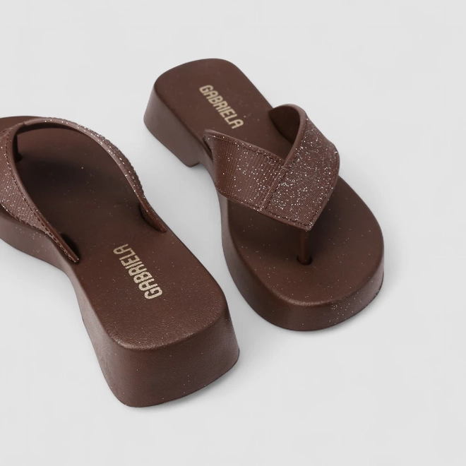 Tamanco Feminino Gabriela Plataforma Tira de Dedo Glitter Marrom