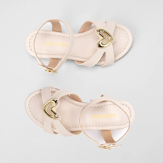 Sandália Infantil Molekinha Enfeite Coração Off White
