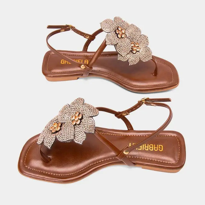 Sandália Rasteira Feminina Gabriela Detalhe Flor & Strass Caramelo