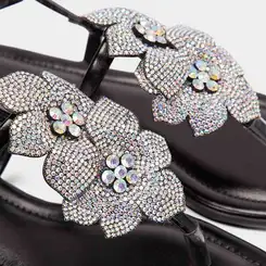 Sandália Rasteira Feminina Gabriela Detalhe Flor & Strass Holográfico Preto