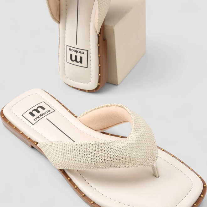 Rasteira Feminina Moleca Rebite Off White